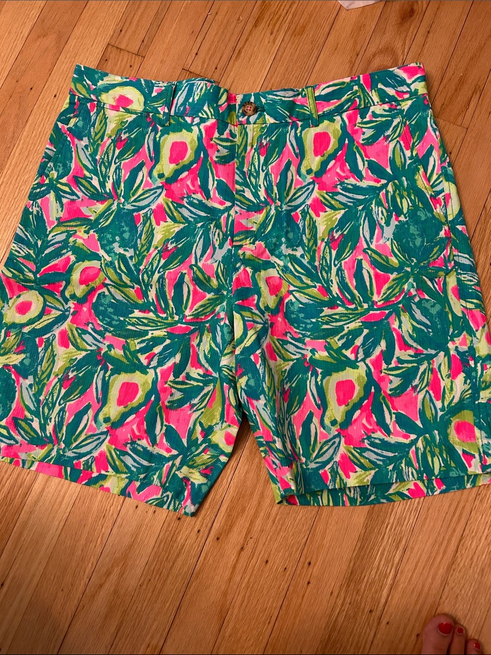 Men's guac and roll shorts, NWT